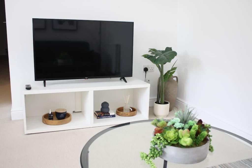 2 Bed 2 Bath Apartment & Parking - Lgw 10Min Drive 크롤리 외부 사진