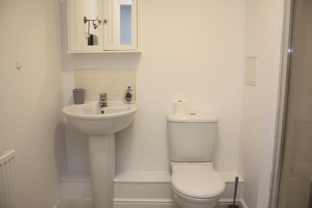 2 Bed 2 Bath Apartment & Parking - Lgw 10Min Drive 크롤리 외부 사진