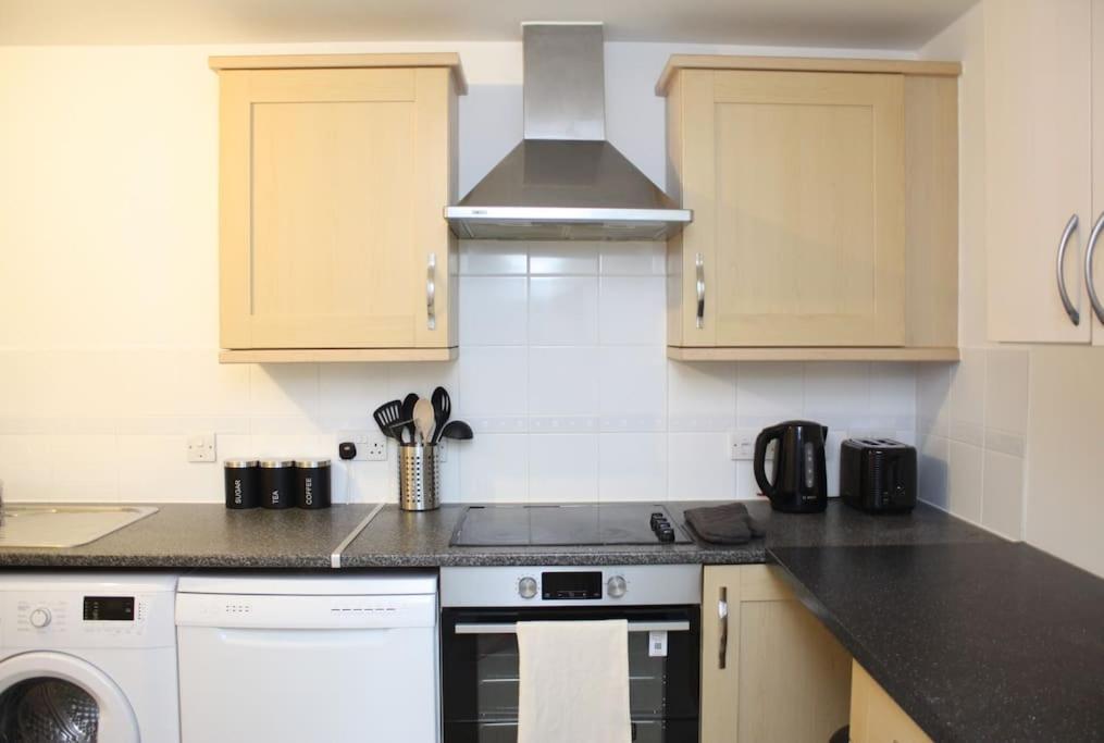 2 Bed 2 Bath Apartment & Parking - Lgw 10Min Drive 크롤리 외부 사진