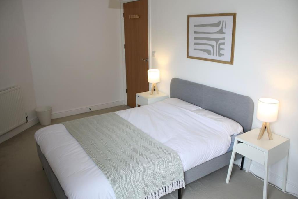 2 Bed 2 Bath Apartment & Parking - Lgw 10Min Drive 크롤리 외부 사진