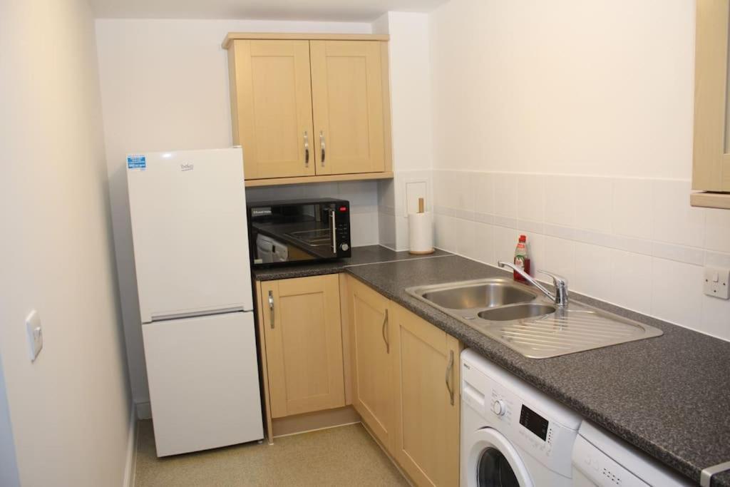 2 Bed 2 Bath Apartment & Parking - Lgw 10Min Drive 크롤리 외부 사진